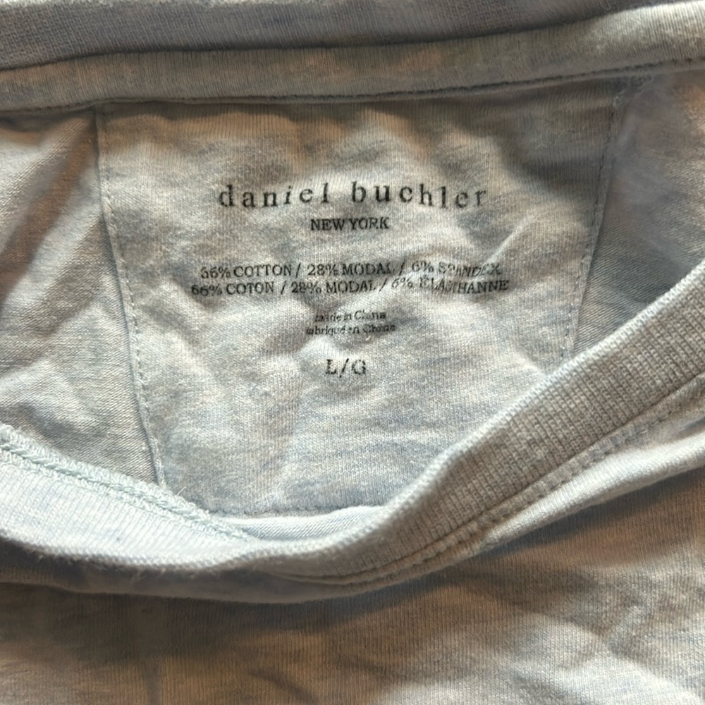 Men’s size L short sleeve tee.